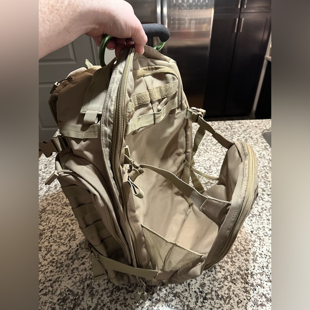 SOG Large tactical backpack - Picture 4 of 5